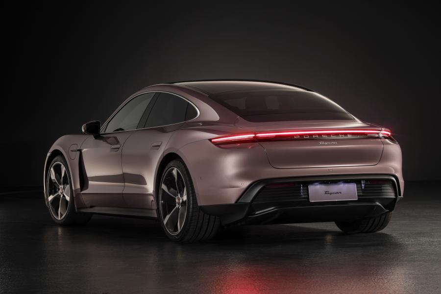 Porsche Taycan 2020 года  (WW) (фото 10 из 11)